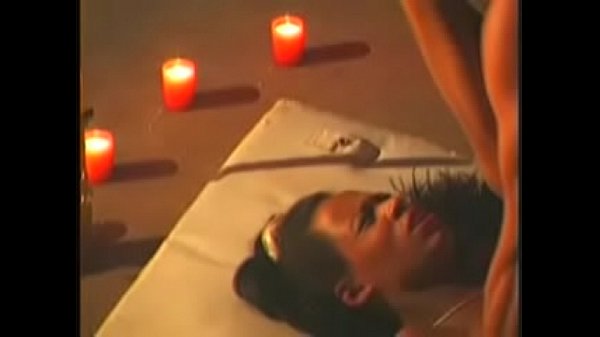 Negra por policía_en garaje