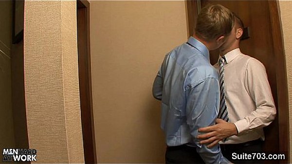 Kinky gays screwing in the office 