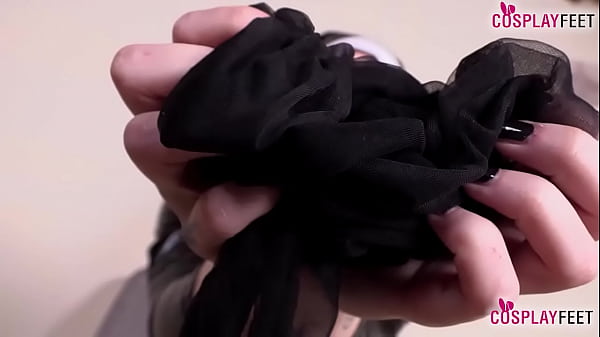 Play MP4 - Horny tattoed nun in pantyhose sucks and licks her feet