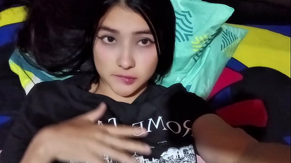 Latina de grandes tetas pillada con_el noviode su hermanastra en video llamada CASERO REAL