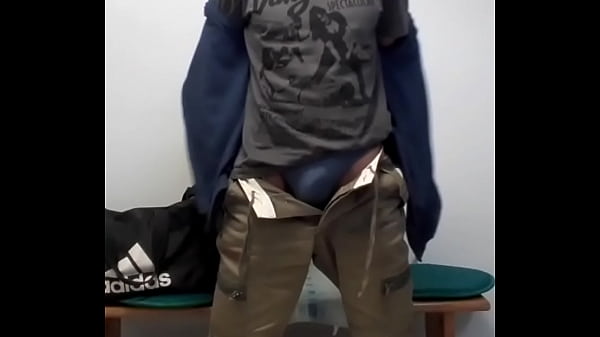 Handjob in gym locker room 