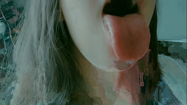 Play MP4 - Dirty babygirl sucking lollipop and showing her mouth open and wide for u to cum all over her sweet cute face