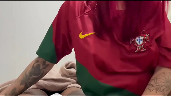 Meu enteado n&atilde;o estava bem resolvi dar um ch&aacute; de buceta para ele melhor e gozar dentro da minha buceta 