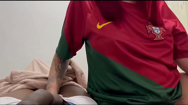 Play MP4 - Meu enteado n&atilde;o estava bem&comma; resolvi dar um ch&aacute; de buceta para ele melhor e gozar dentro da minha buceta&period;