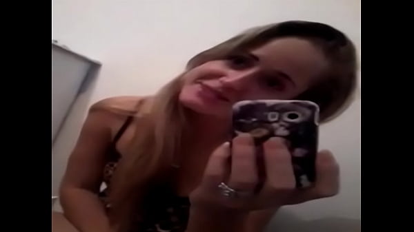 Loirinha gostosa caiu na net 