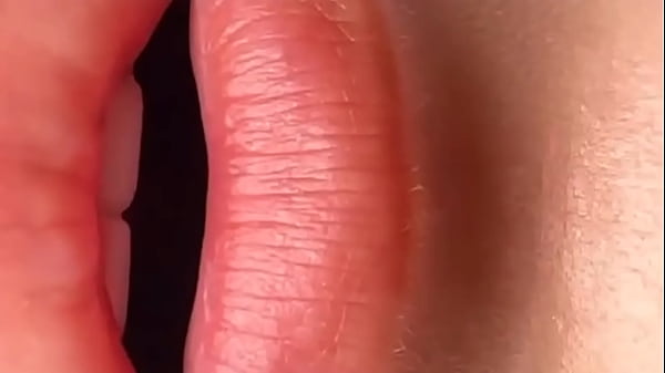 Play MP4 - Misslili very beautiful seductive pink lips