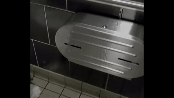 Play MP4 - Pissing on the ceiling