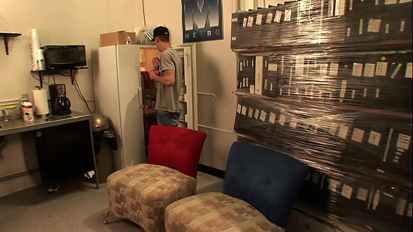 Nonton Coco Velvet Loves Being Dominated By Two Long Cocks thumbnail