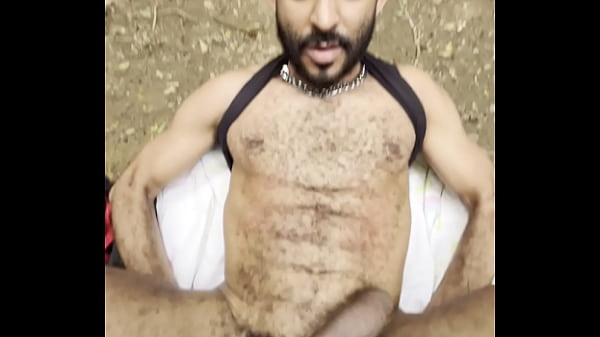 Vi O Cara Mijando No Mato, E Fiquei Manjando A Rola Dele, Ele Perguntou Se Eu Queria Mamar thumbnail