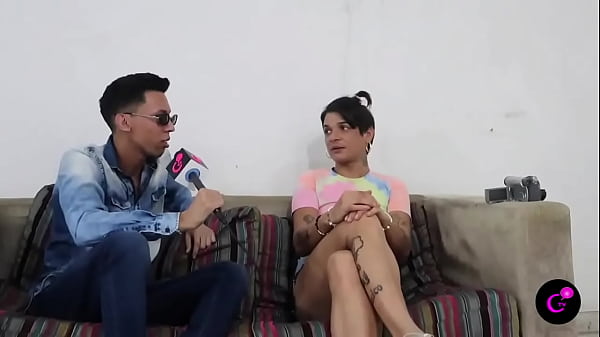 Cayo presa dos veces en su vida pero para ella era un encanto agacharse y recoger el jabon en la ducha con los presos 