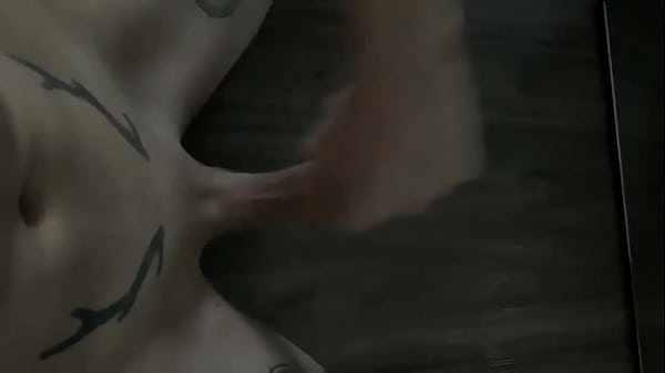 Trai đẹp cu to r&ecirc;n nứng bao ph&ecirc; 