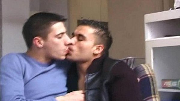 Horny Gay Dudes Barebacking On Couch 