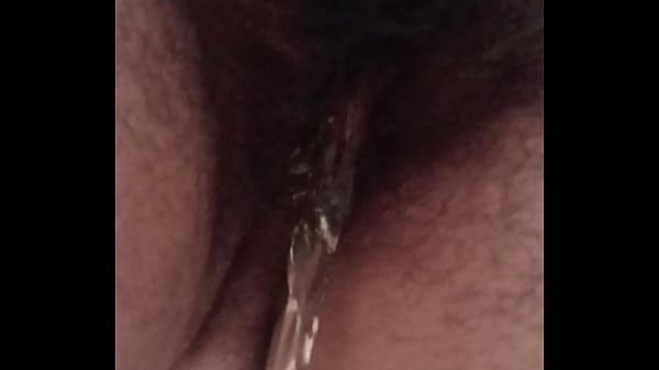 Mira mi rica vagina orinando