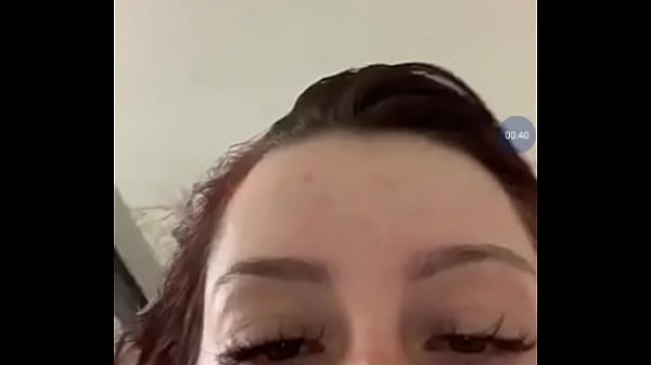 Play MP4 - Milf se da una ducha