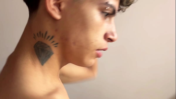 Nonton No Hijastro No Me Quites La Camisa Que No Tengo Nada Debajo De Ella. thumbnail