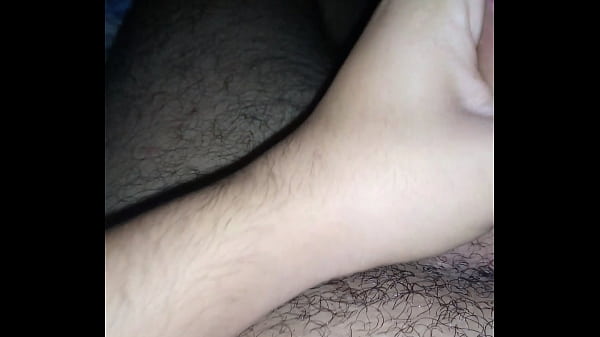 Morro se masturba en la noche