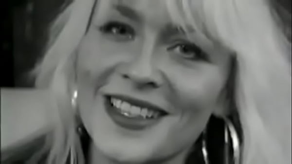 Nonton Metal Queen thumbnail