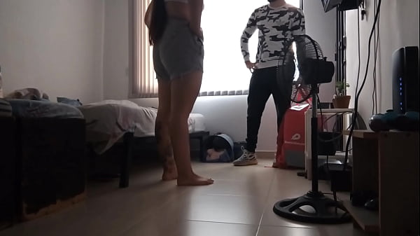 Play MP4 - Sorprend&iacute; al repartidor al pagarle con mi culo porque no tuve dinero para pagar el ido