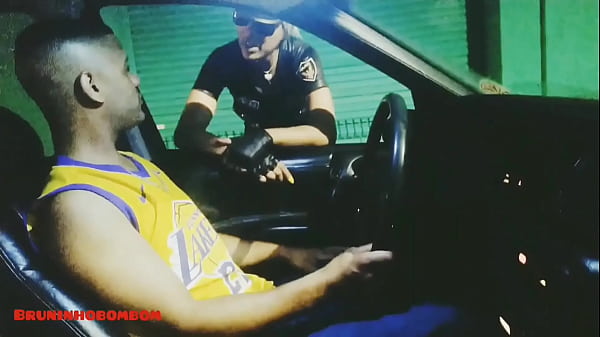 Policial feminina fazendo sexo dentro do carro !( Prévia completo no_red )