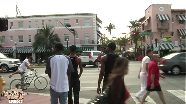 Apollo And Breion Diamond And Smooth Thugboy Too Hot To Keep Walking, Lets Chill In The Room. thumbnail