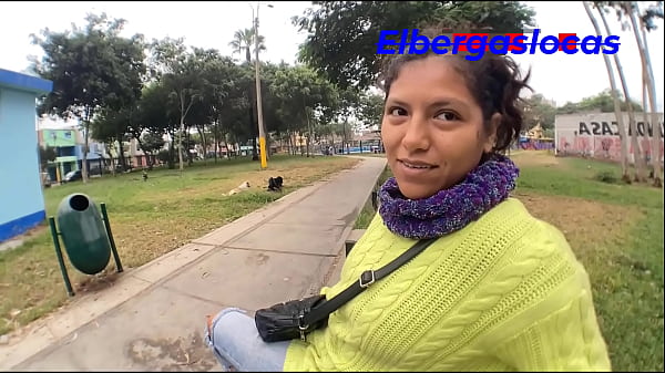 Play MP4 - I met a girl in the park and with the excuse of introducing her to my cat I ended up introducing her to my berga&comma; she loved the surprise and we ended up fucking and with a creampie as a gift