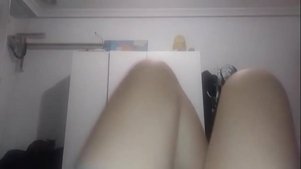 Ricos pies de mi amiga puta