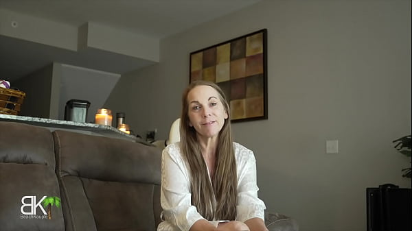 Play MP4 - Mommy And StepSon Share A Couch