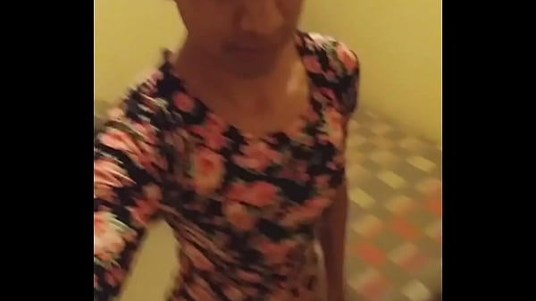 Play MP4 - Tania Colegiala les manda saludos en Cuarentena