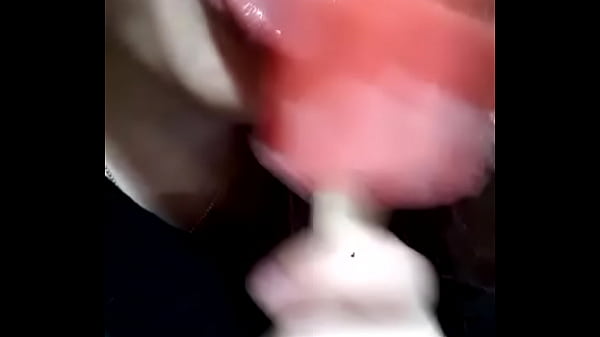 Putita chupando un helado 