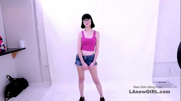 Nonton Captivating Brunette Model Got Seduced By The Producer thumbnail