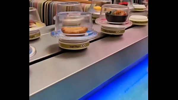 Nonton I'm At A Conveyor Belt Sushi Place! Who Wants To Buy Me Some Sushi? thumbnail