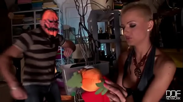 First class cock-sucking scene!