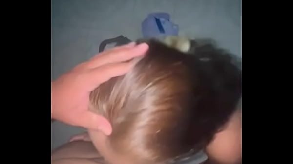 Play MP4 - Latina puta Grabada en el piso masturbando y chupando la verga de su cliente en video casero