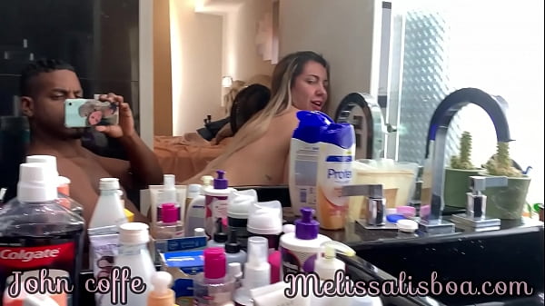 Play MP4 - fodi a esposa do meu irm&atilde;o no banheiro da casa dele e jorrei muito leite na cara da casada safada   - Melissa Lisboa