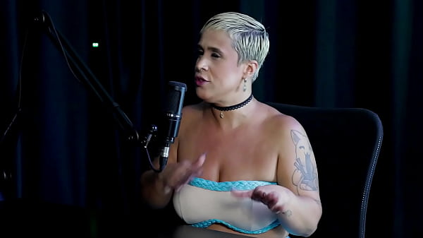 Loira pelada recebe massagem depois de ouvir que ela se arrependeu em um encontro com um homem que havia prometido tudo e passou a madrugada trabalhando just joana watch sheer red 