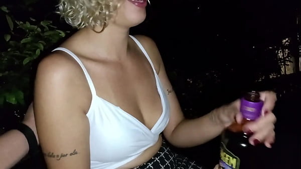 Having sex with a stranger in the alley near home 