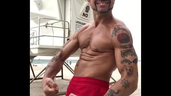 FLEXING AT FORT LAUDERDALE BEACH