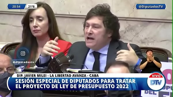 Milei rompiendo el culo a lacasta políticaen 2 tiempos