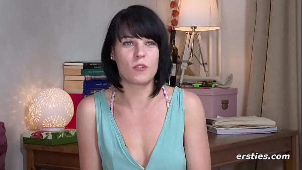 Play MP4 - Ersties&colon; Single Marie nimmt 2 Toys zur Hand