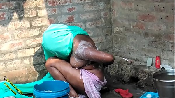 Play MP4 - Indian Village Desi Bathing Video In Hindi Desi Radhika