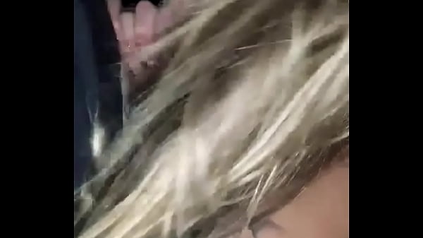 Girlfriend_sucking_my cock