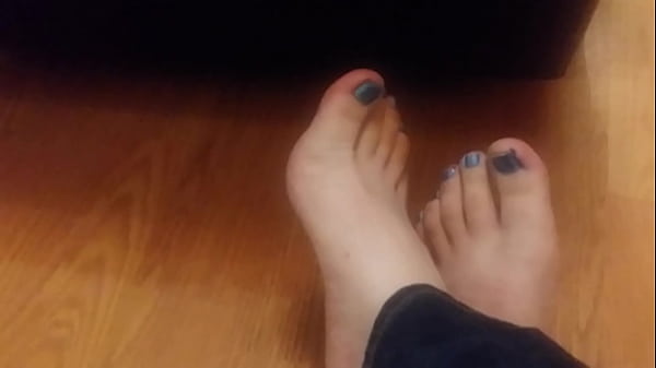Feet, thumbnail