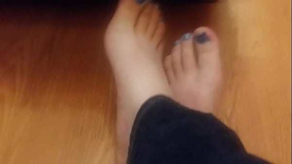 Do women like man'_s feet?