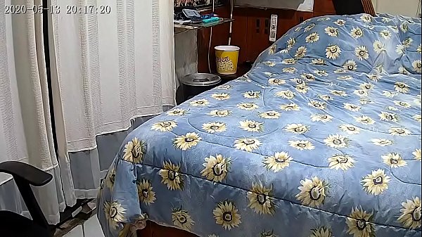 Camera de segran&ccedil;a flagra esposa colocando chifre no marido