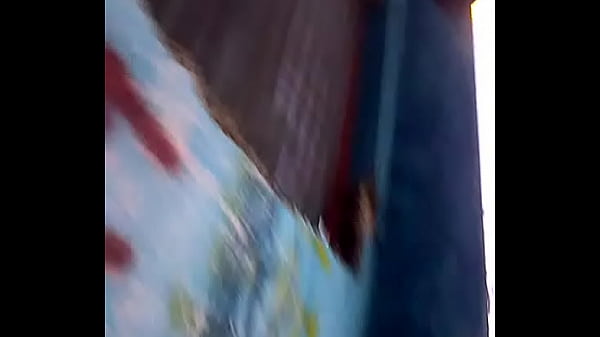 Mi esposa con su mini falda caminando mostrando sus ricas 4