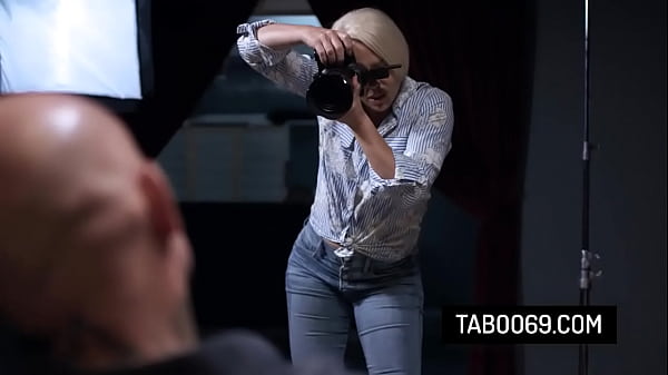 Cheating husband fucks hotmilf photographer Helena Locke