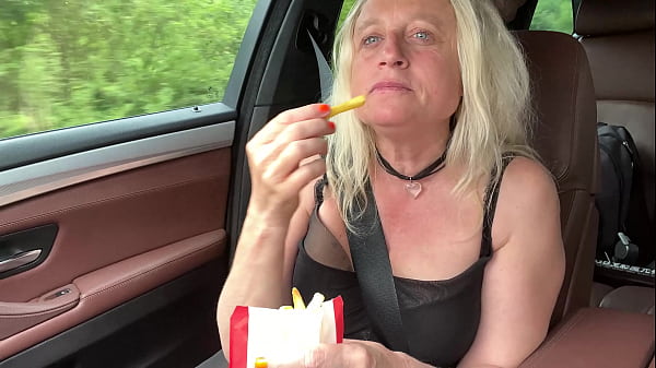 Play MP4 - A horny vacation trip