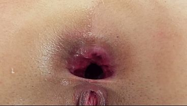 She'_s very uncomfortable with a dick in her ass