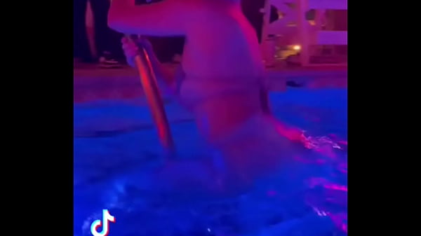 Nonton If I Came To Atl For Halloween Who Would Want To Work With Me? thumbnail