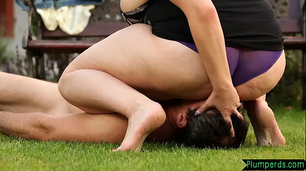 Queening plumper getting eaten_out